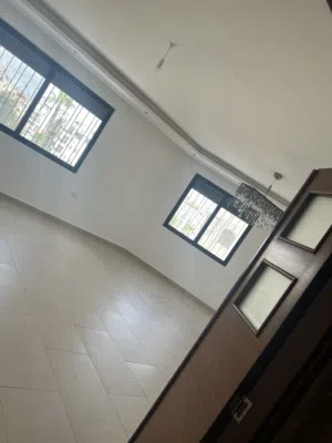 300 m2 5 Bedrooms Apartments for Sale in Amman Dahiet Al Ameer Rashed