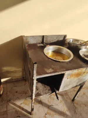 غراض مطعم للبيع بسعر مناسب