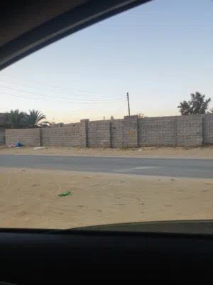 أرض تجارية للبيع 300 متر واجهتين