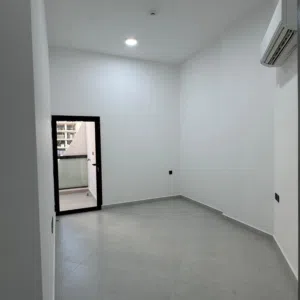 شقة للإيجار في مسقط - العذيبة الشمالية  موقع مميز قريب الخدمات Apartment for Rent in Muscat - North