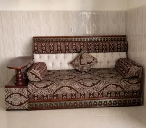 للبيع مجلس عربي فاخر بحالة ممتازة