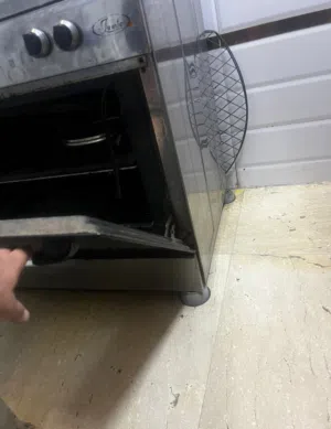 للبيع طباخ نضيف جداً