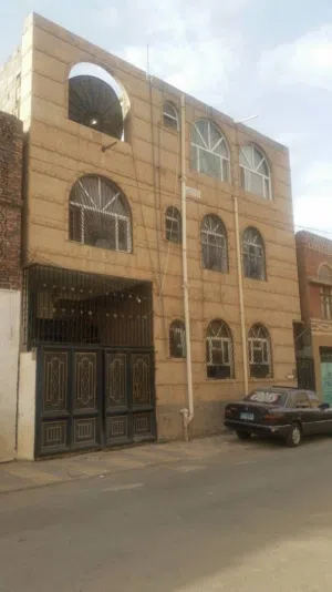 بيت نظام عماره للبيع في حي الزراعه الدائري عرطه العمر فقط 110 مليون حر معمد فيها دورين بنا شخصي وملح
