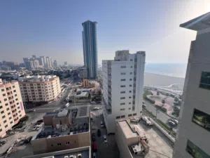 شركه الشرق تقدم لكم اجمل غرفتين وصاله اول ساكن مع اطلاله بحريه وبركن فري