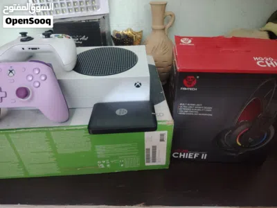 اكس بوكس سيريس اس جديد استعمال كلش نضيف ويا يدتين وسماعه وهارد َ3 العاب وما مفتوح بعده بالباكيت 3