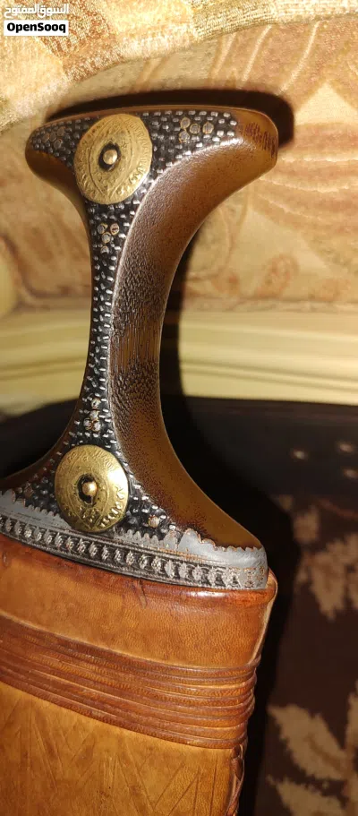 حزام جنبيه رجالي جلد قديم اصلي لون عنابي مع الجنبيه صيني شبيه الصيفياني للبيع ب35الف ريال يمني 3