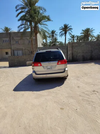 تويوتا سيينا LE 4