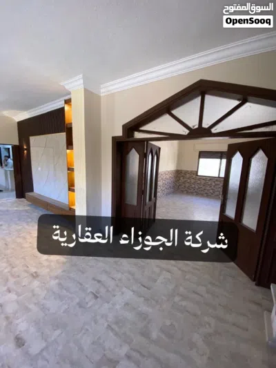 شقة طابقية فارغة للايجار 234 متر مع بلكونة في منطقة حي الصحابة 2