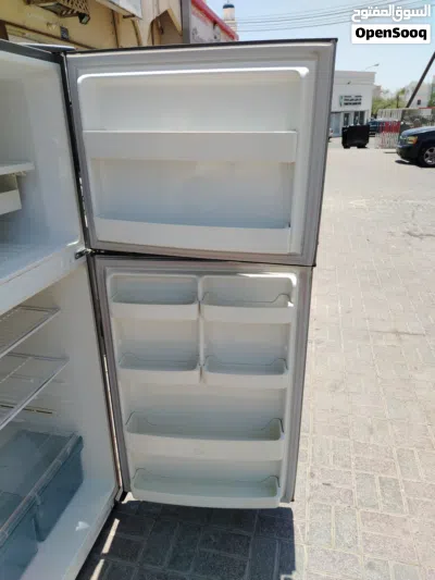 Daewoo double door refrigerator for sale in al ghubra with one month warranty 3