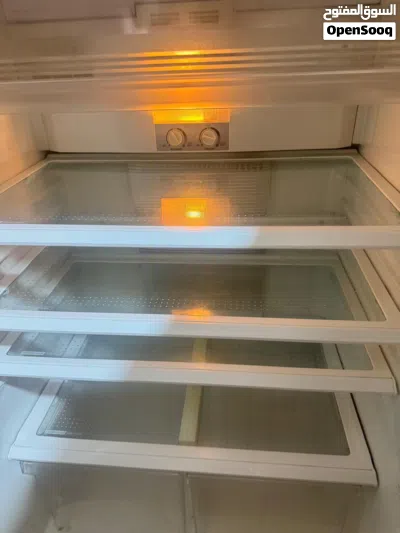ثلاجةً شارب بحالة جيدا للبيع 2