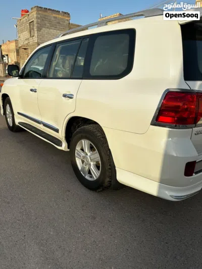 Toyota Land Cruiser GXR 2