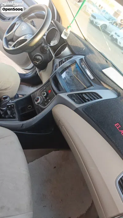 Hyundai Elantra SE 3