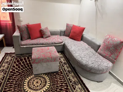 ركنه ممتازة مقاس 2,40 * 2 متر مع بف 60 *60 سم 2
