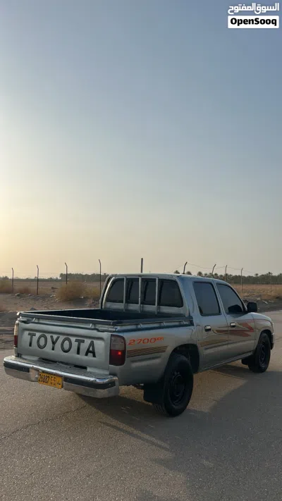 Toyota Hilux DLX 4