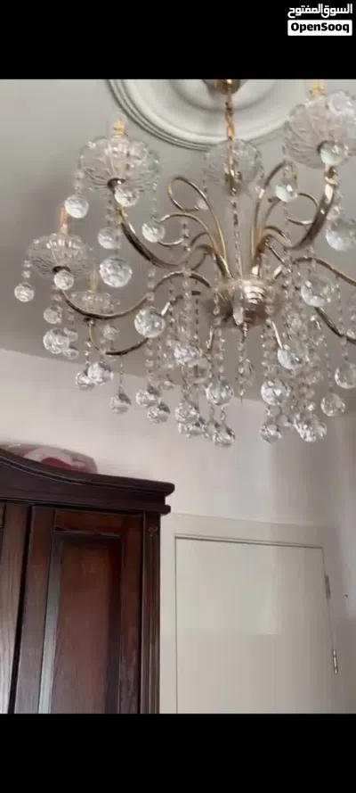 ثريات كرستال لون ذهبي عدد 2بحاله ممتازه اضائتهم ممتازه ولا يوجد اي كسر او خراب فيهم 3