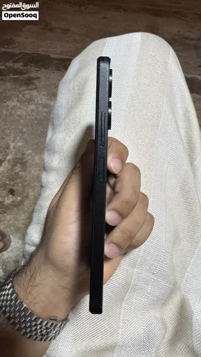 هاتف ريدمي أسود مستعمل بحالة جيدة مع علبة وذاكرة 256 جيجابايت ما يشتكي من شي جاهز للاستعمال اليومي 3