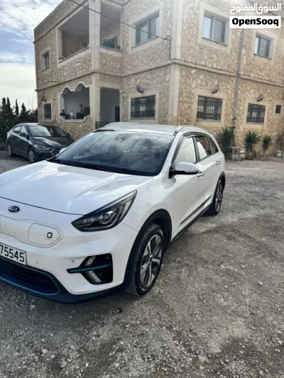 Kia Niro EX Touring 4