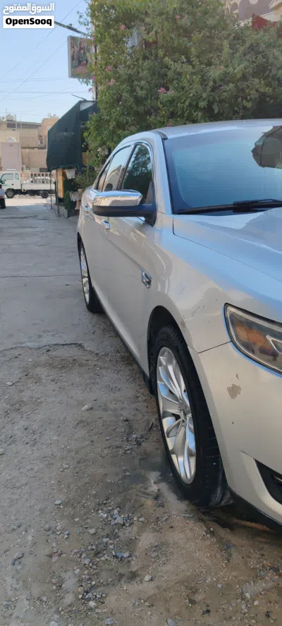 Ford Taurus Limited 3