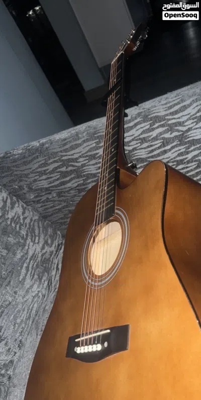 Beginner Acoustic Guitar With brand new strings capo, a little damaged bag, plectrums, and more 3