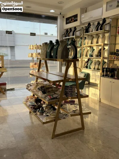 فرصة لا تعوّض ستاندات عرض منتجات بحالة الوكالة! 2