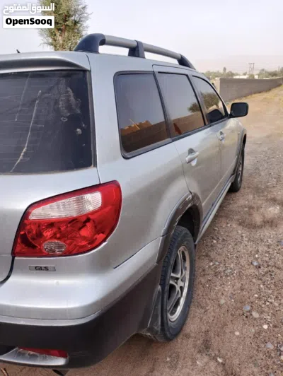 Mitsubishi Outlander GLS 2