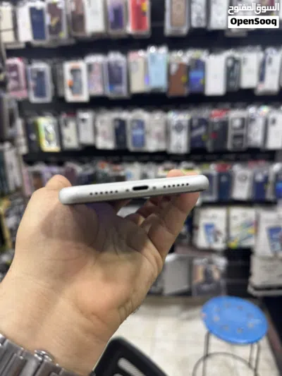 ايفون 11 لون ابيض 3
