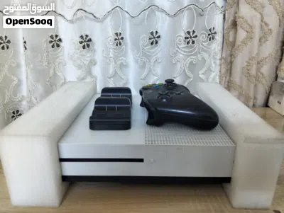 اكس بوكس 1S يحتوي علا يده اصليه واشاحنهذ 3