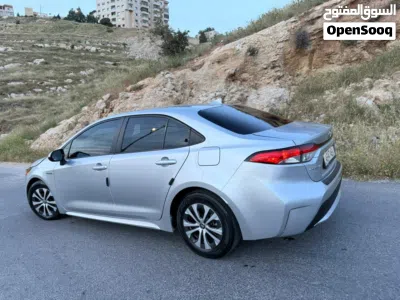 Toyota Corolla LE 4