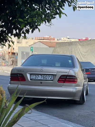 مرسيدس بنز الفئة-E E 200 4
