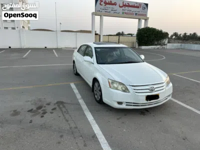 Toyota Avalon XLS 3