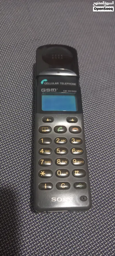 جهاز خلوي نوع Sony للسيارات يقبل شريحه 3