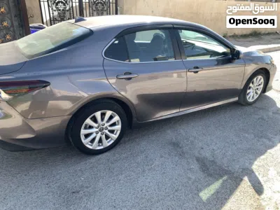 Toyota Camry LE HEV 3