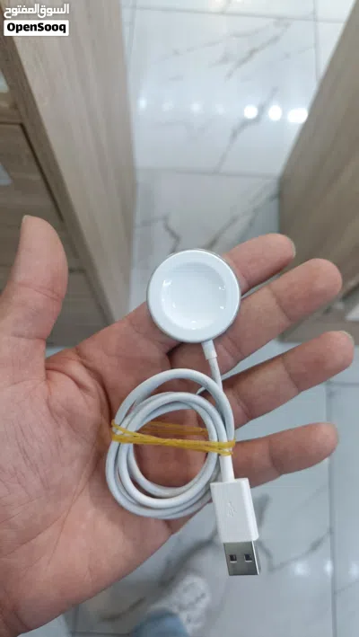 ساعه هواوي فيت 4برووووو مستخدمه كام يوم جديده اللهم بارك ولا خدش ولا غلطو مع الكرتون والشاحن الاصلي 3
