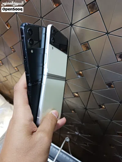 GALAXY ZFLIP 3 2
