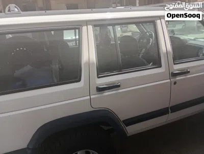Jeep Cherokee Sport 2