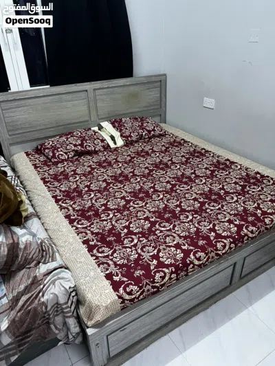 KING SIZE BED SET FOR URGENT SALE 2