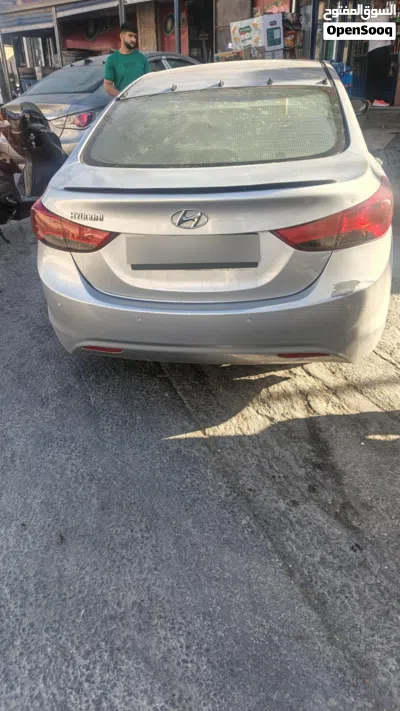 Hyundai Elantra Standard 4