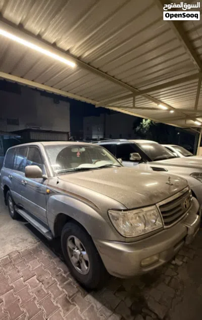 Toyota Land Cruiser GXR 2