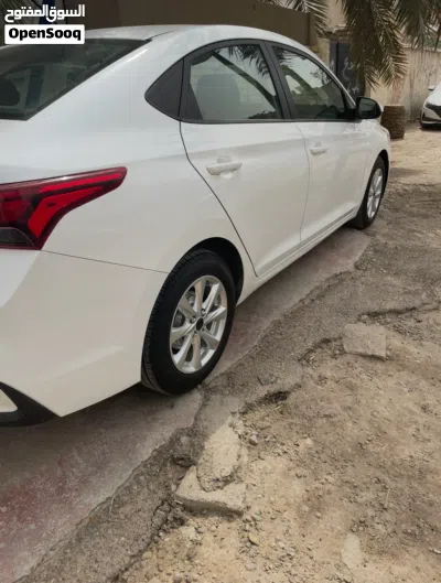 هیۆندای ئاکسێنت Standard 3