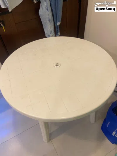 White Round Table for Sale - Removable leggs 4
