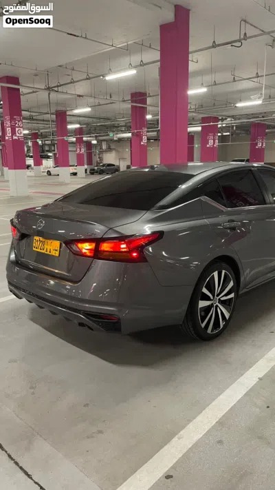 Nissan Altima SR 2