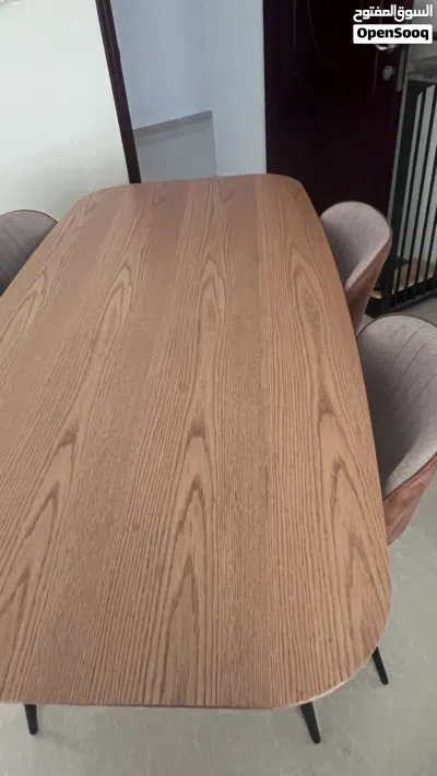 Dining table for sale in excellent condition 4