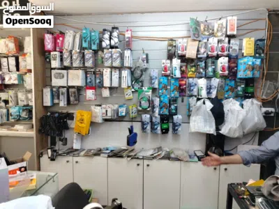 محل اجهزة خلوية للبيع عده فقط لا غير والمحل للإيجار التواصل واتس اب 4