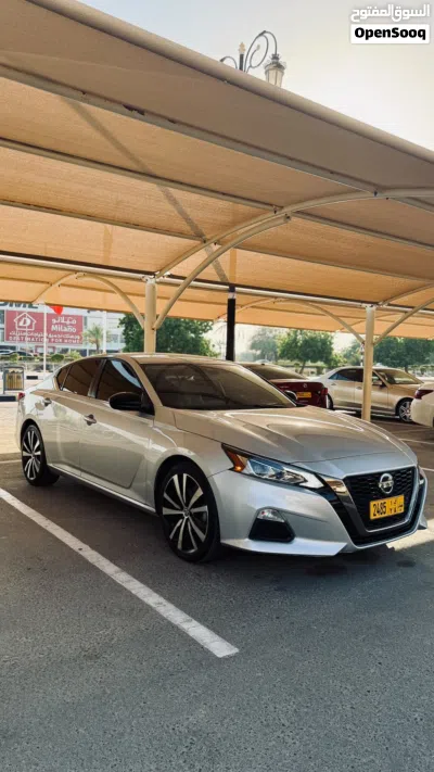 Nissan Altima SR 2