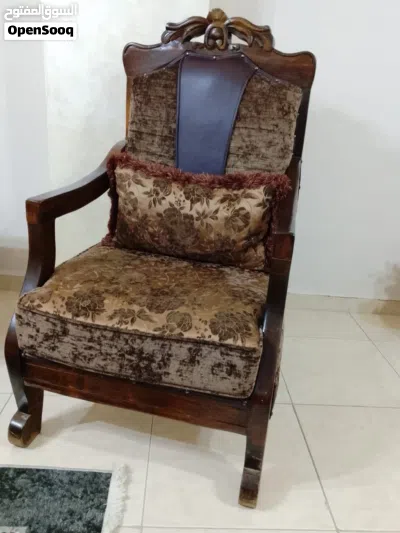 طقم كنب طاوله وسط مع طاولتين صغار 4