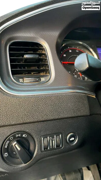 Dodge Challenger SE 2