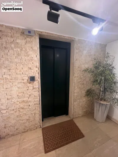 منزل مبني للبيع واجهتين سياحيه،عالطريق 3