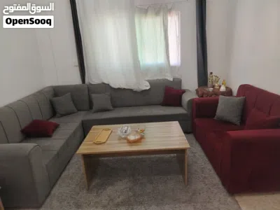 طقم كنب مع برداي وطاولة وسط 3