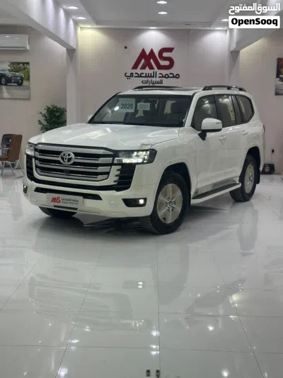 Toyota Land Cruiser GXR 2