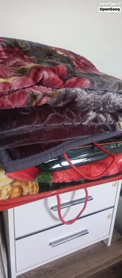 أغطية عدد 2 تقريباً جديد مع مسبل سرير نفر ونص بحالة الواكلة ..البيع بسبب السفر المستعجل 3